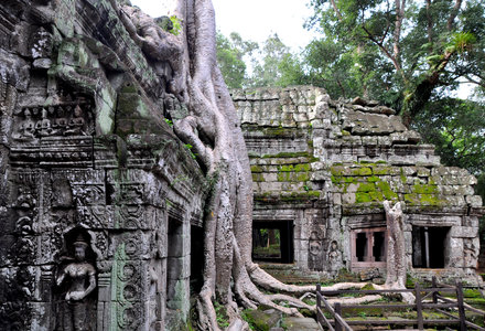 33_Angkor_Wat_13