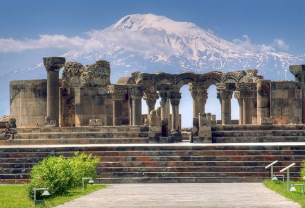 Armenia_zvartnots_cathedral_and_ararat