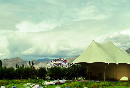 Presidential_Suite_Tents_Exterior_with_Thiksey_Monastery