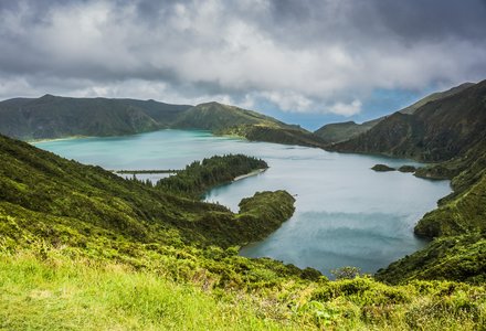 azores_grass_lagoon_of_fire_121087